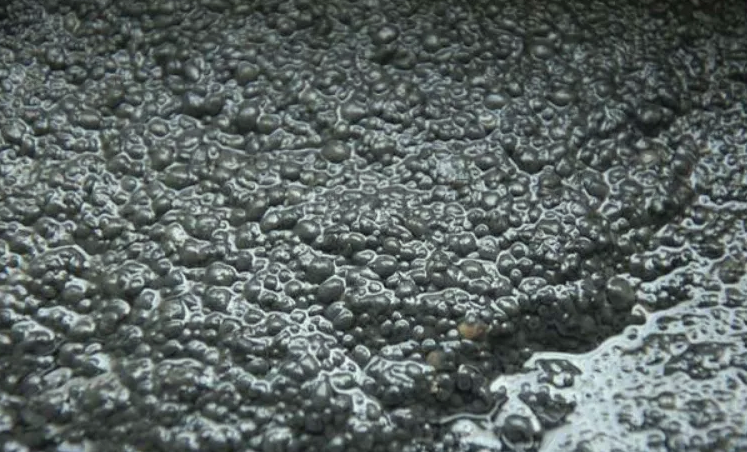 怎么處理溶氣氣浮機(jī)產(chǎn)生的污泥？